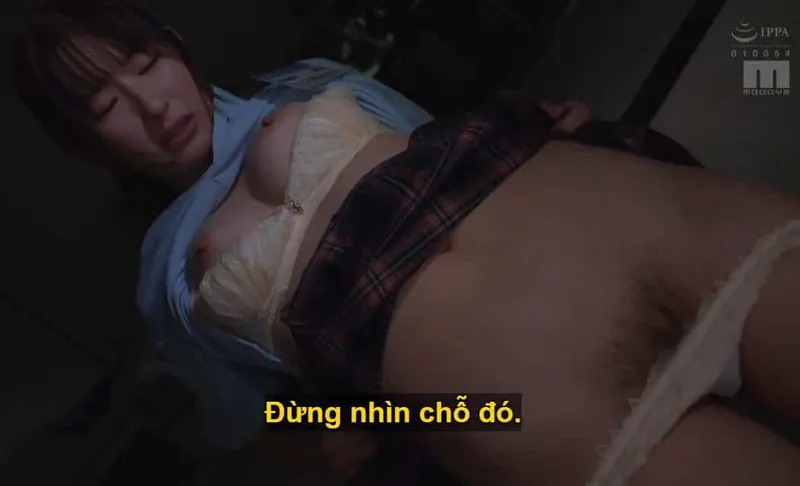 Sếp lớn mưu tính "đè" con nhỏ cấp dưới kiêu kỳ lười nhác, suốt ngày chỉ mê mẩn chat chit cùng trai.